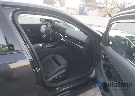 2026 BMW 530I z USA, uszkodzony, nr VIN WBA43FJ09TCW43084